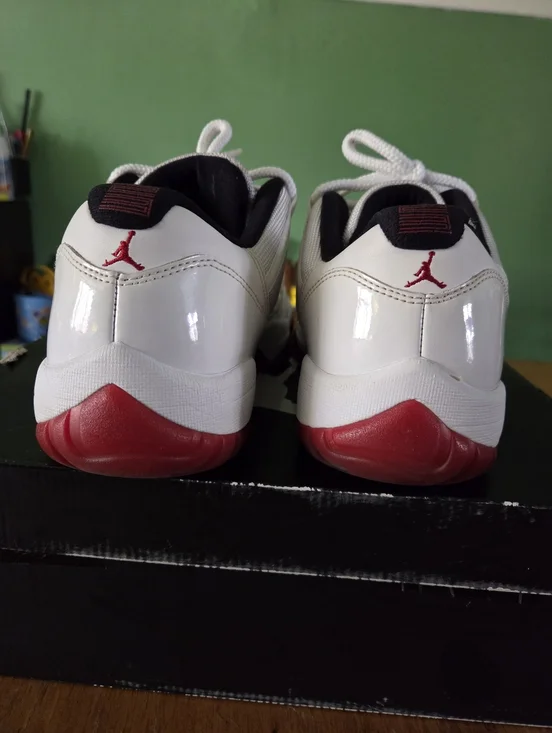Air Jordan 11 Low "White Cherry" Mens Size 10.5 - Picture 3 of 9